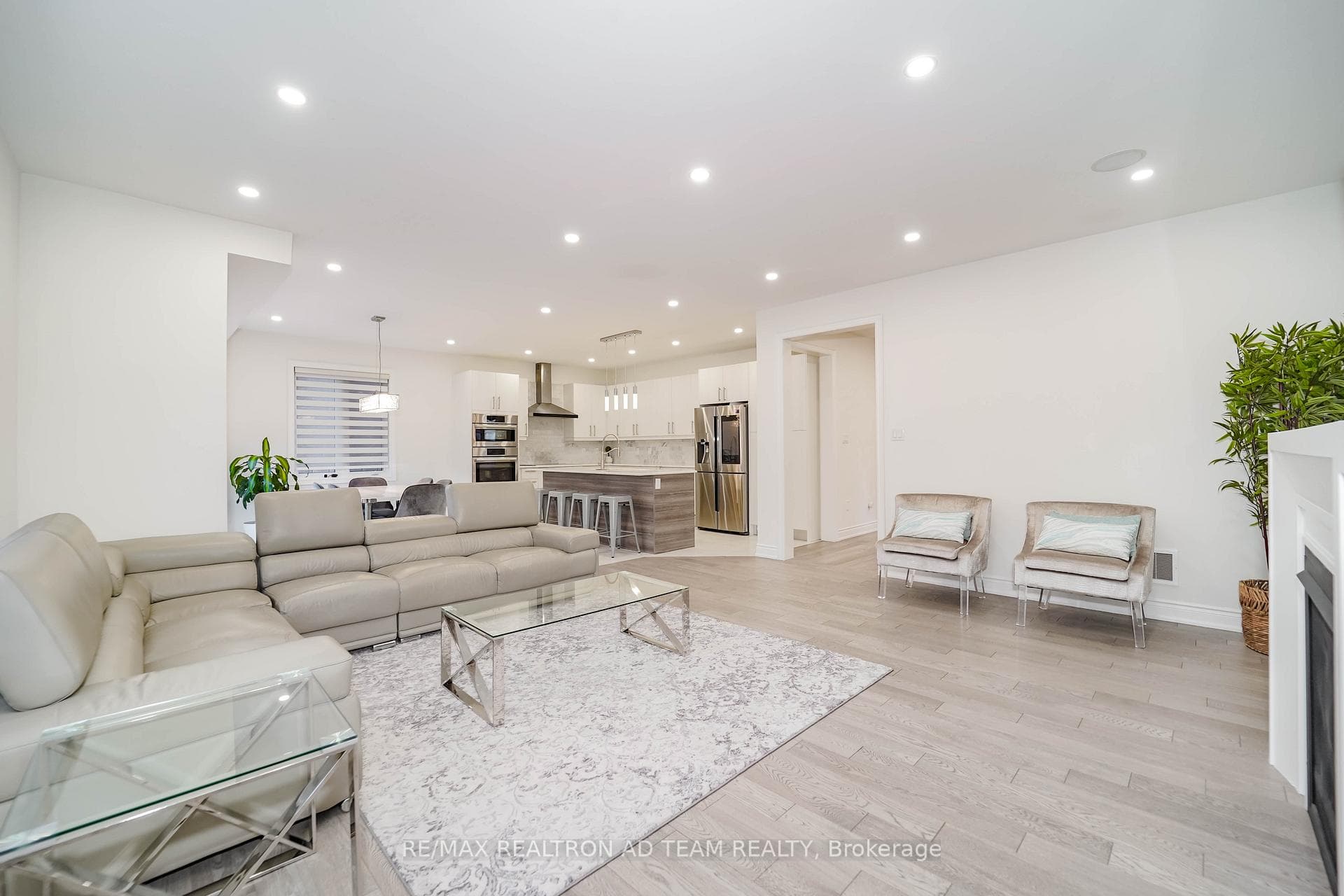 219 Lyle Drive photo 9