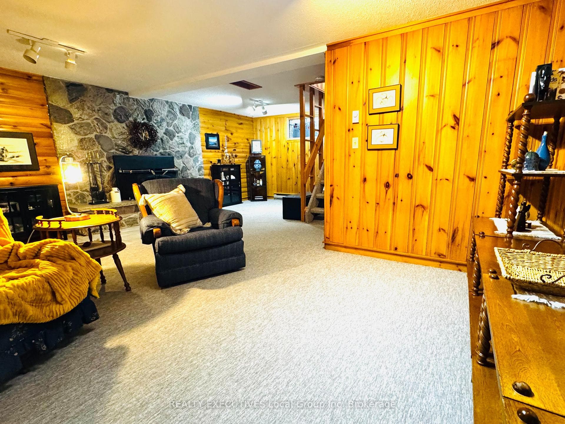 320 Justin Street photo 34