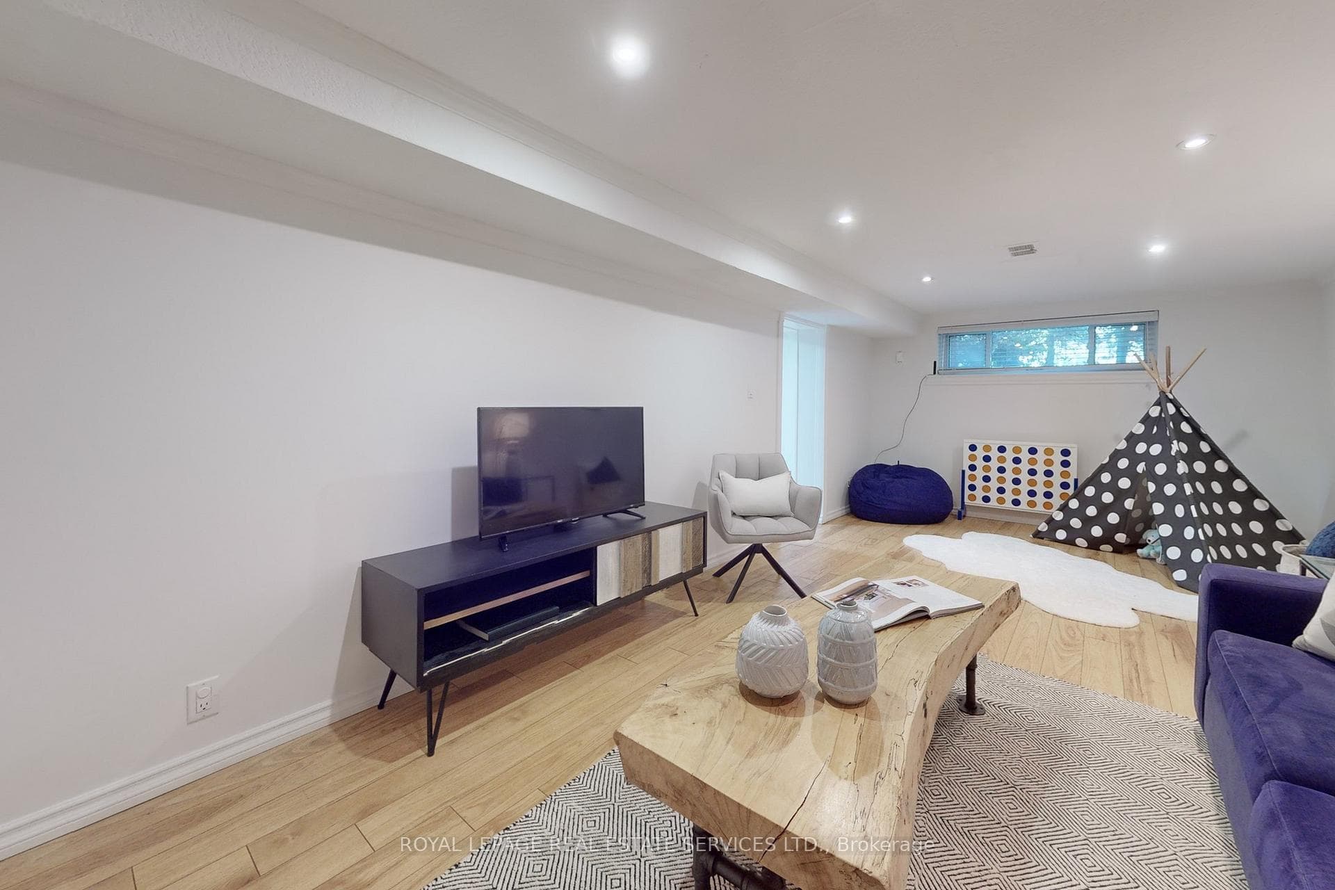 16 Newbury Lane photo 34
