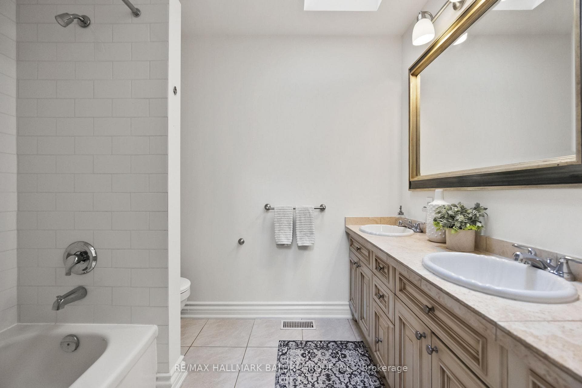 42 Douglas Avenue photo 23