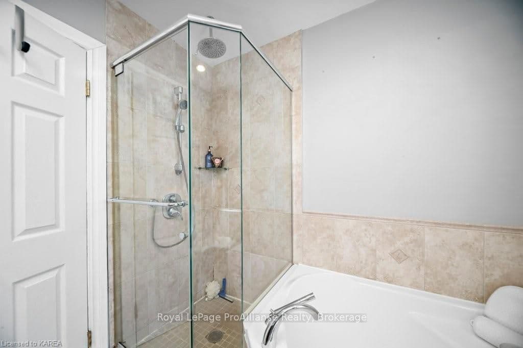 197 KINGSCOURT Avenue photo 19