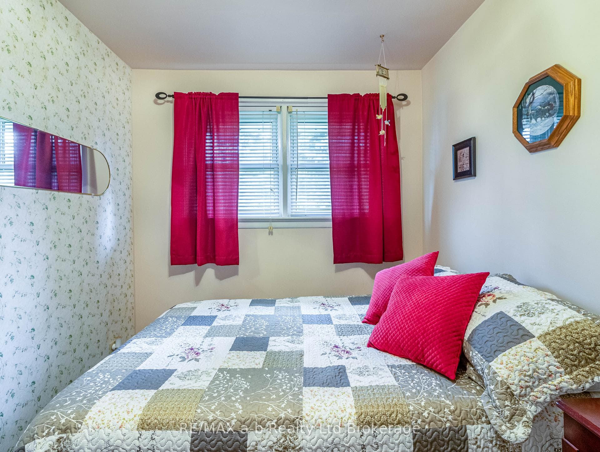 Spare bedroom.