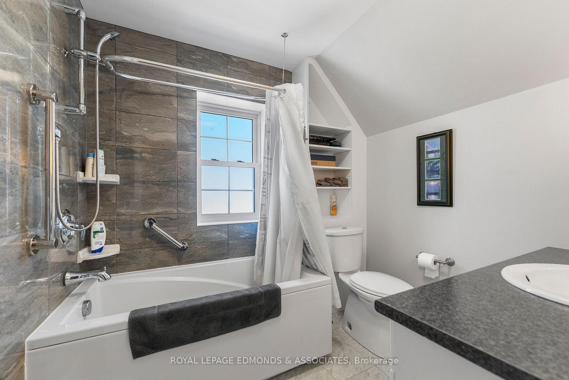 2nd Floor Bathroom