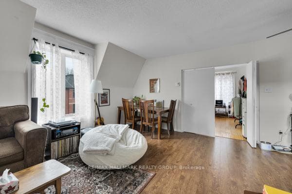 69 Blackburn Avenue photo 24