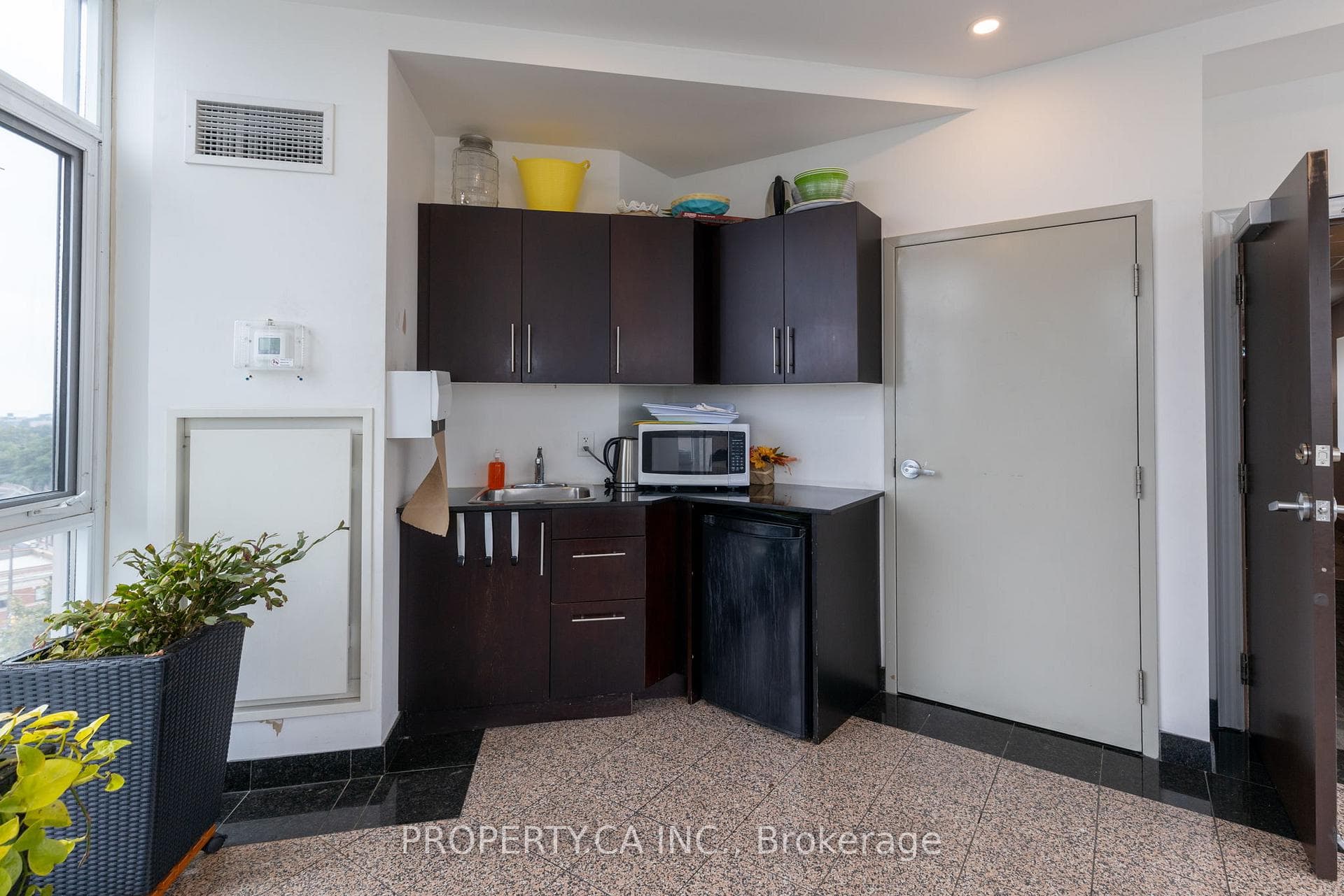 437 Roncesvalles Avenue Unit 211 photo 22
