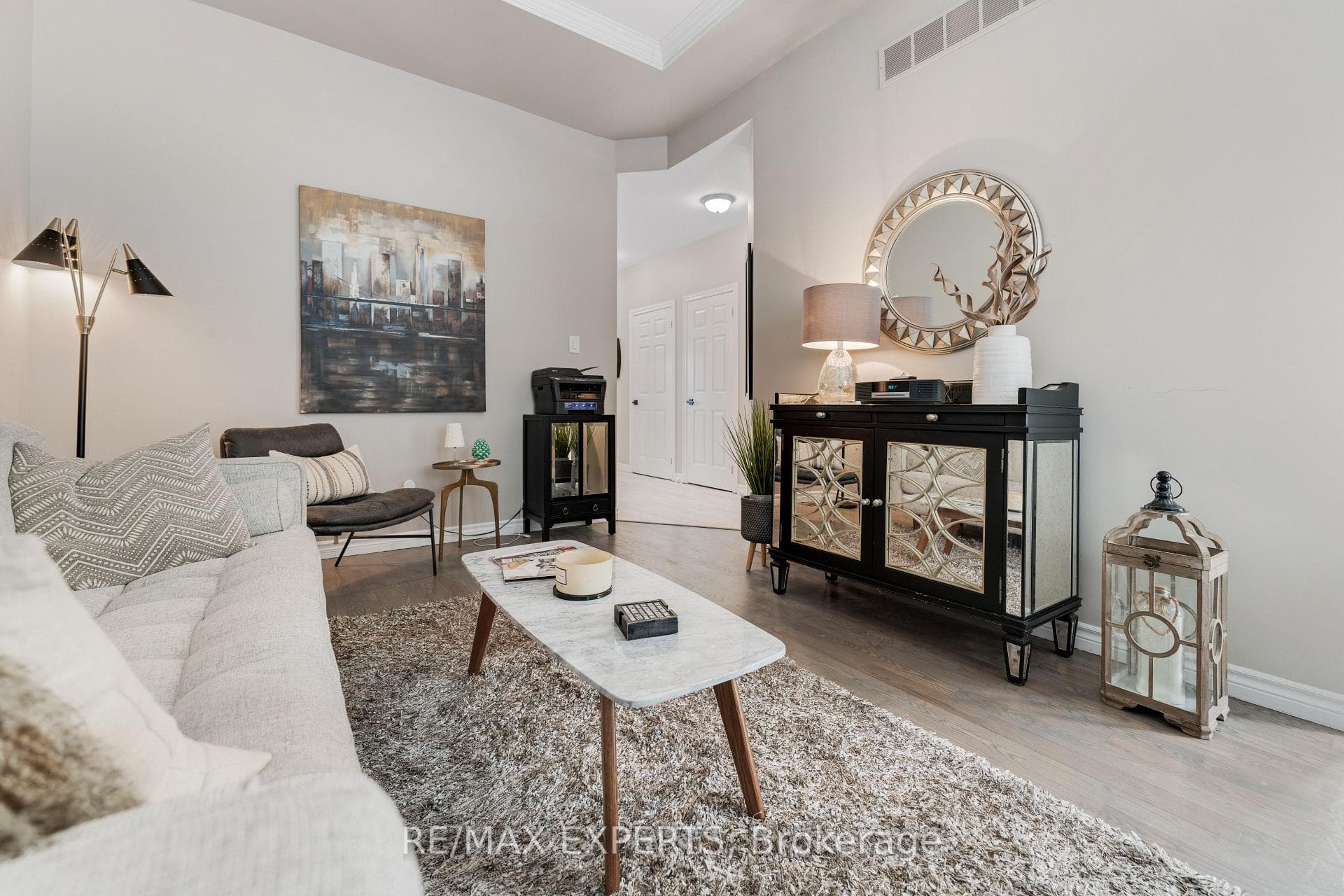 608 Simcoe Street Unit 19 photo 5