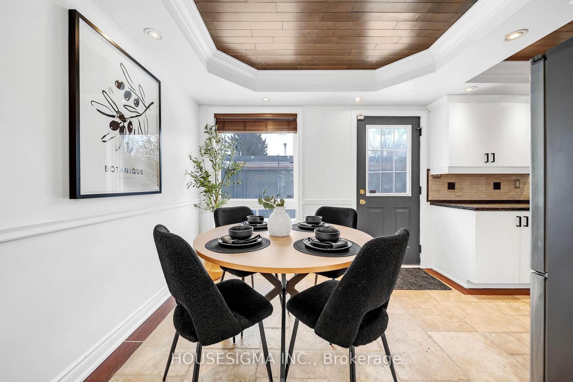 808 Krosno Boulevard photo 19