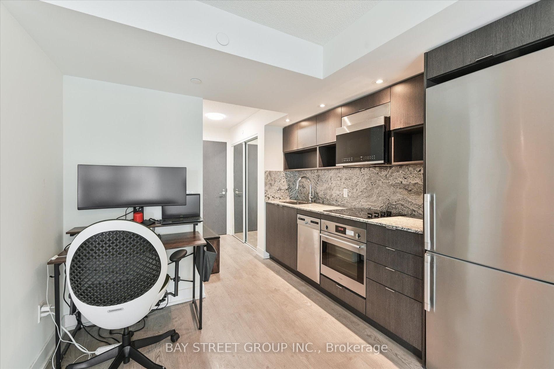 9 Mabelle Avenue Unit 1415 photo 13