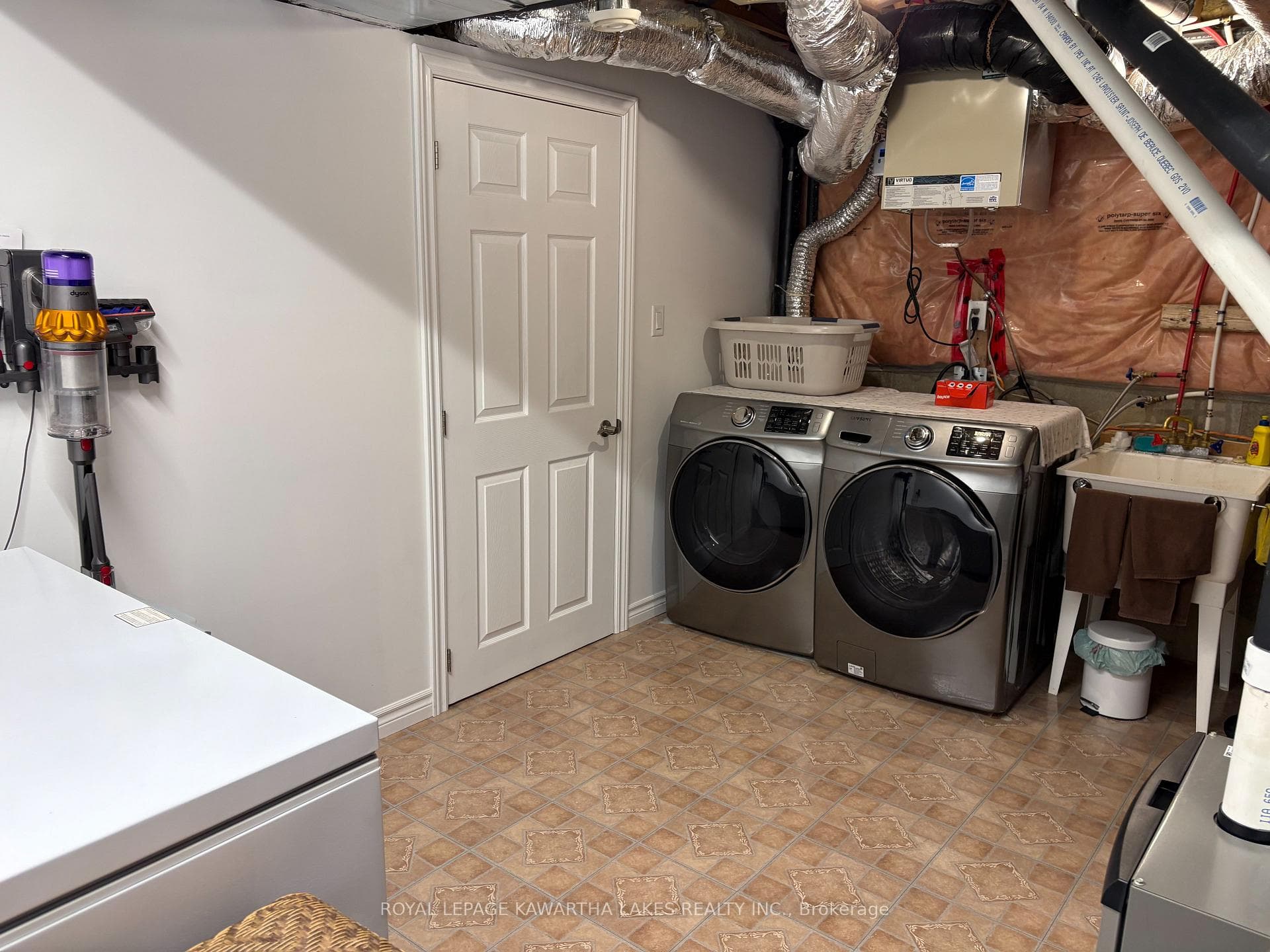 Laundry room with laundry tub