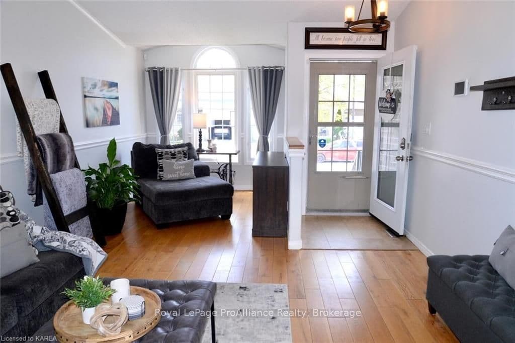 1016 RAINBOW Crescent photo 6