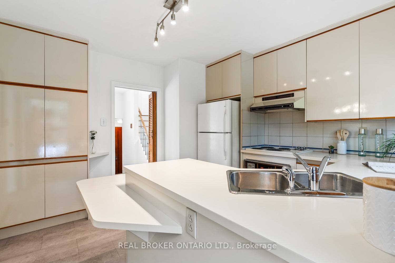 29 Veery Place photo 9