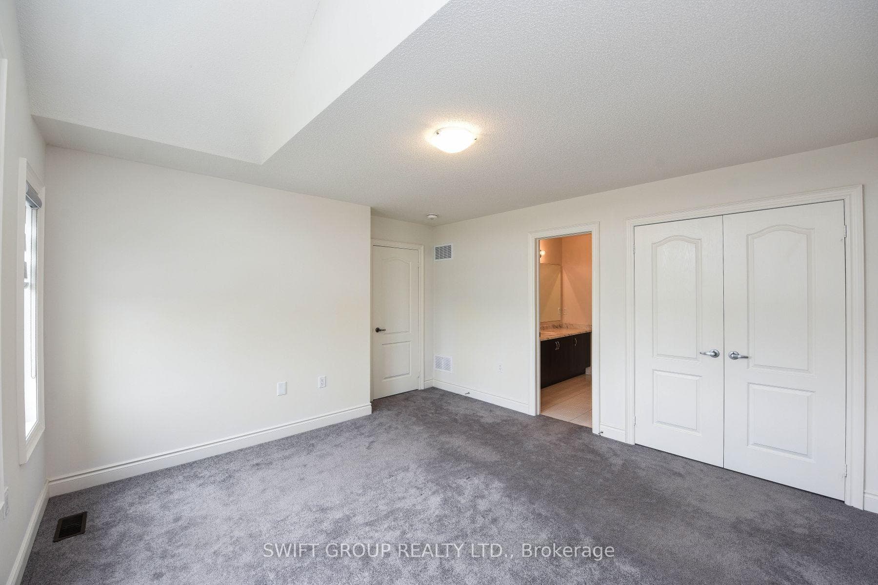 24 Dotchson Avenue Unit Upper photo 22