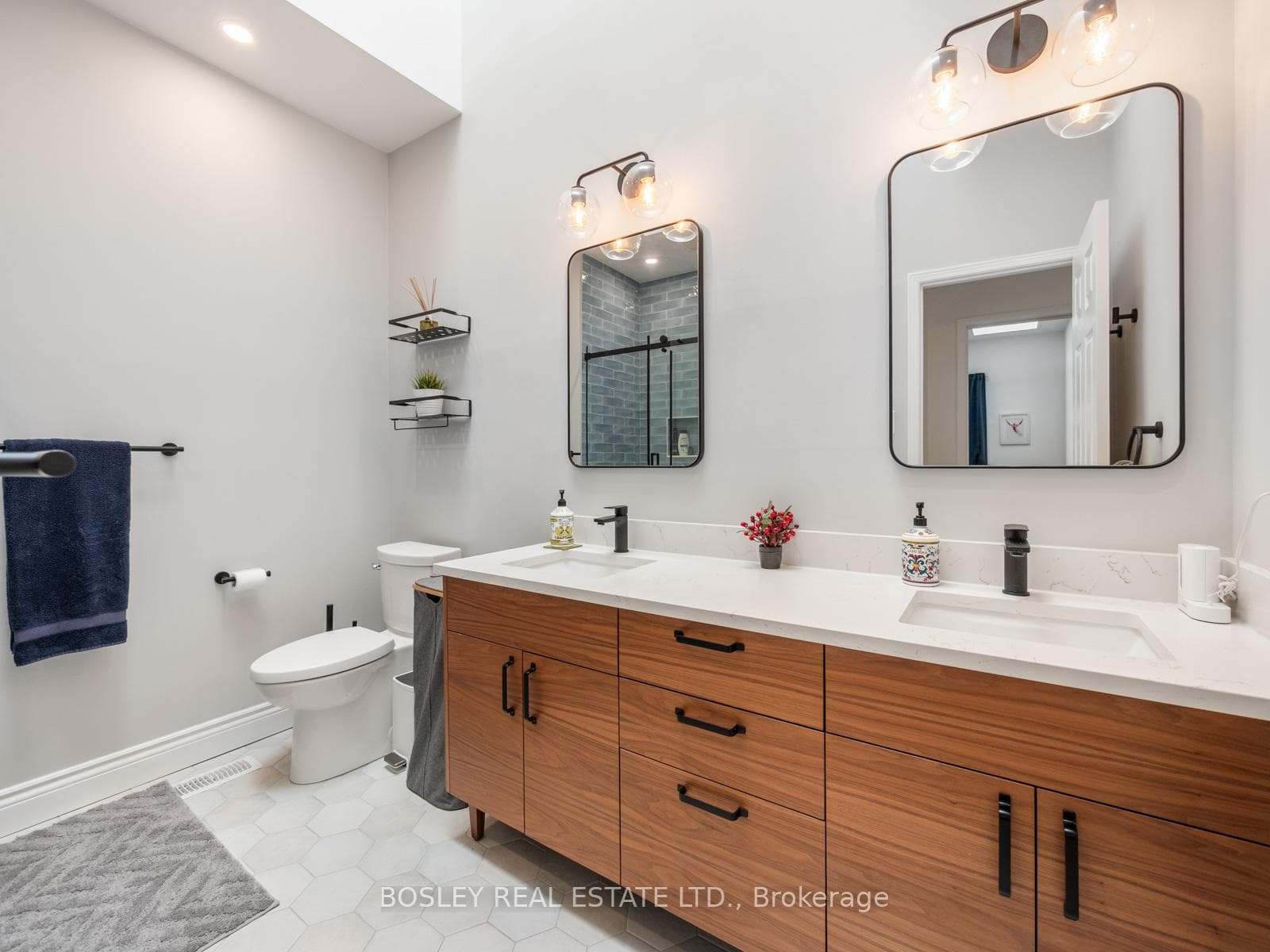8 De Savery Crescent photo 37
