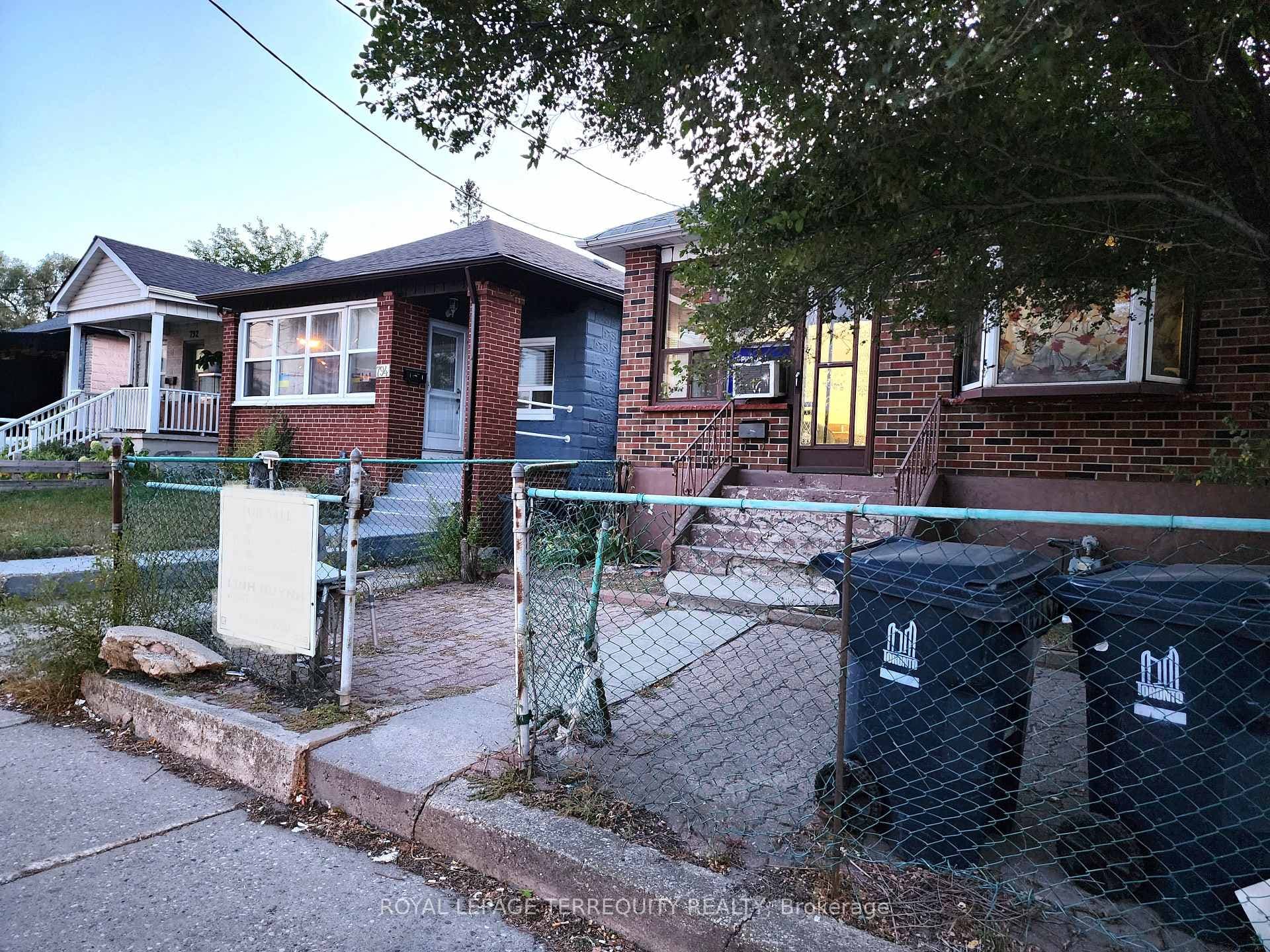796 Jane Street photo 2