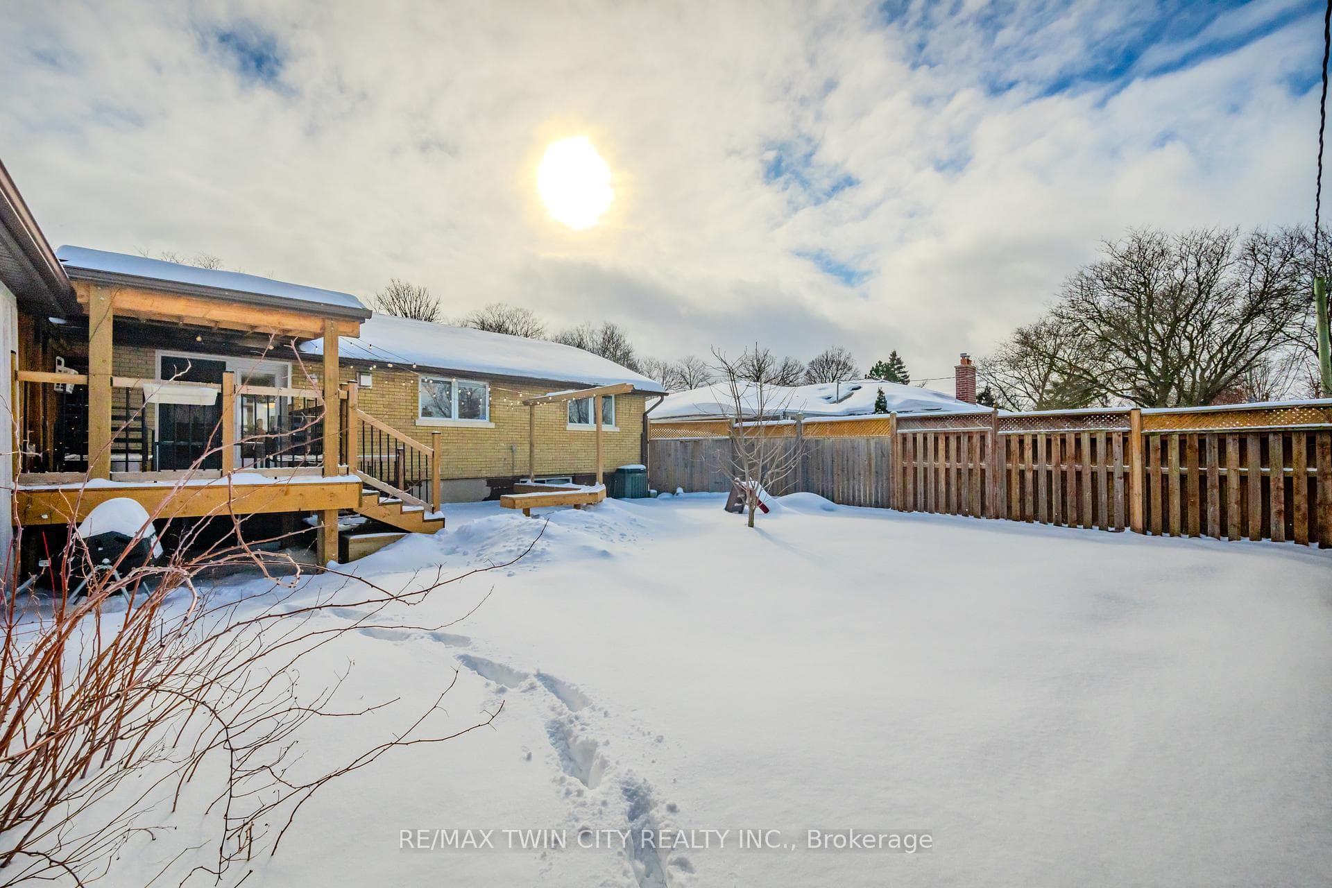 236 Erb Street photo 29