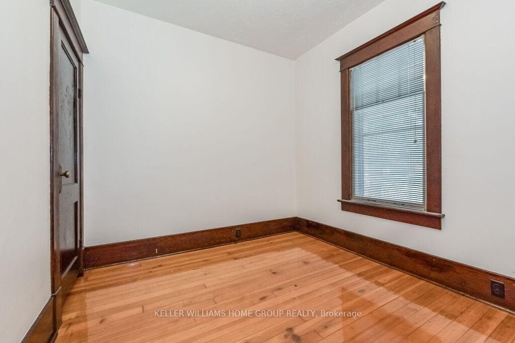 560 St David Street photo 23