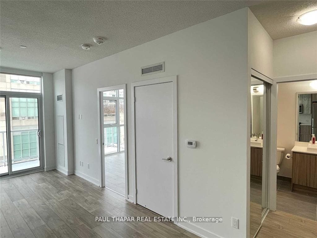 251 Manitoba Street Unit 825 photo 12