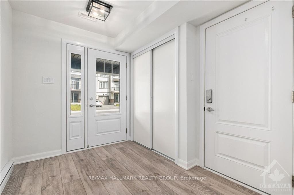 907 LIXNAW Court photo 4