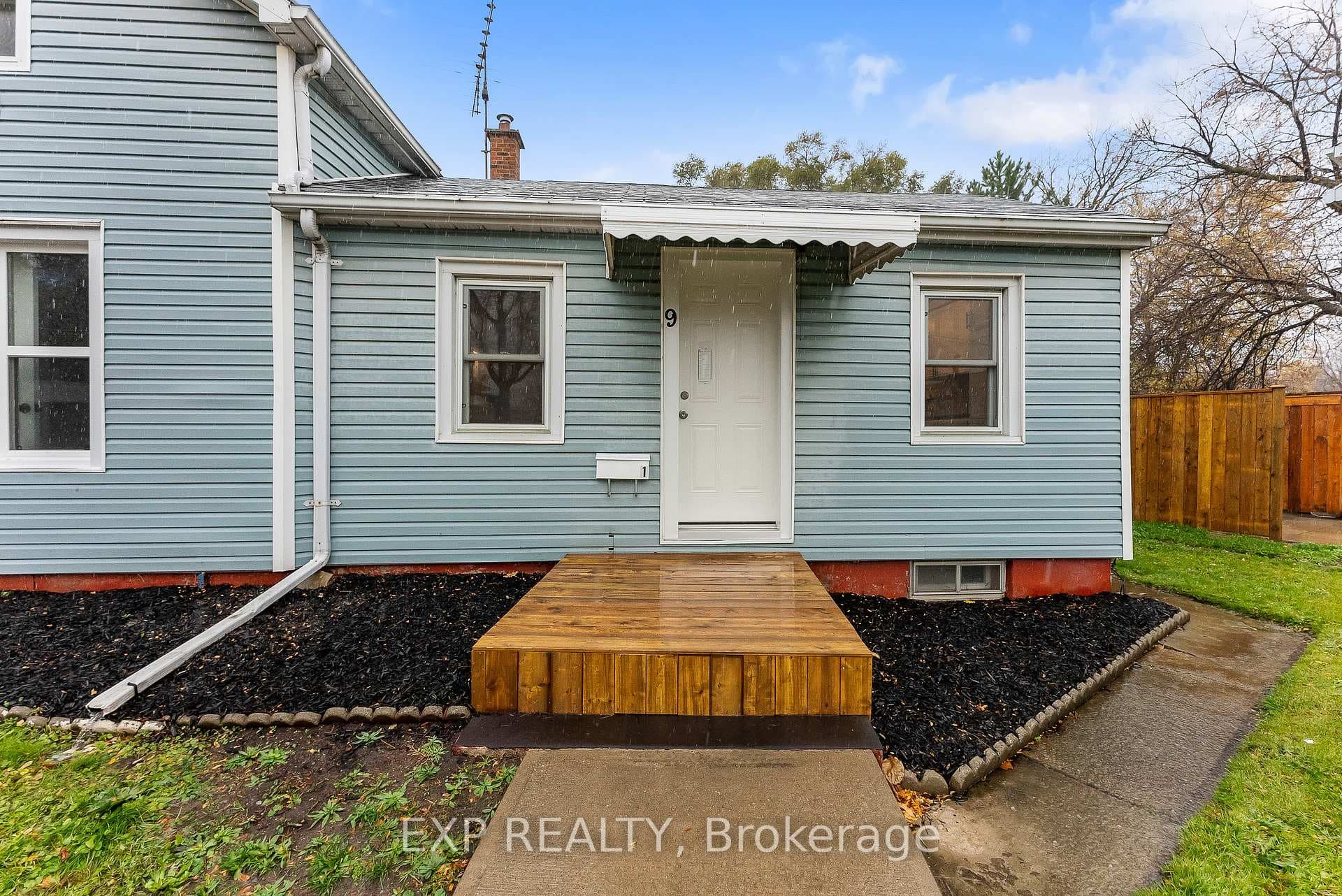 9 Facer Street Unit 1 photo 2