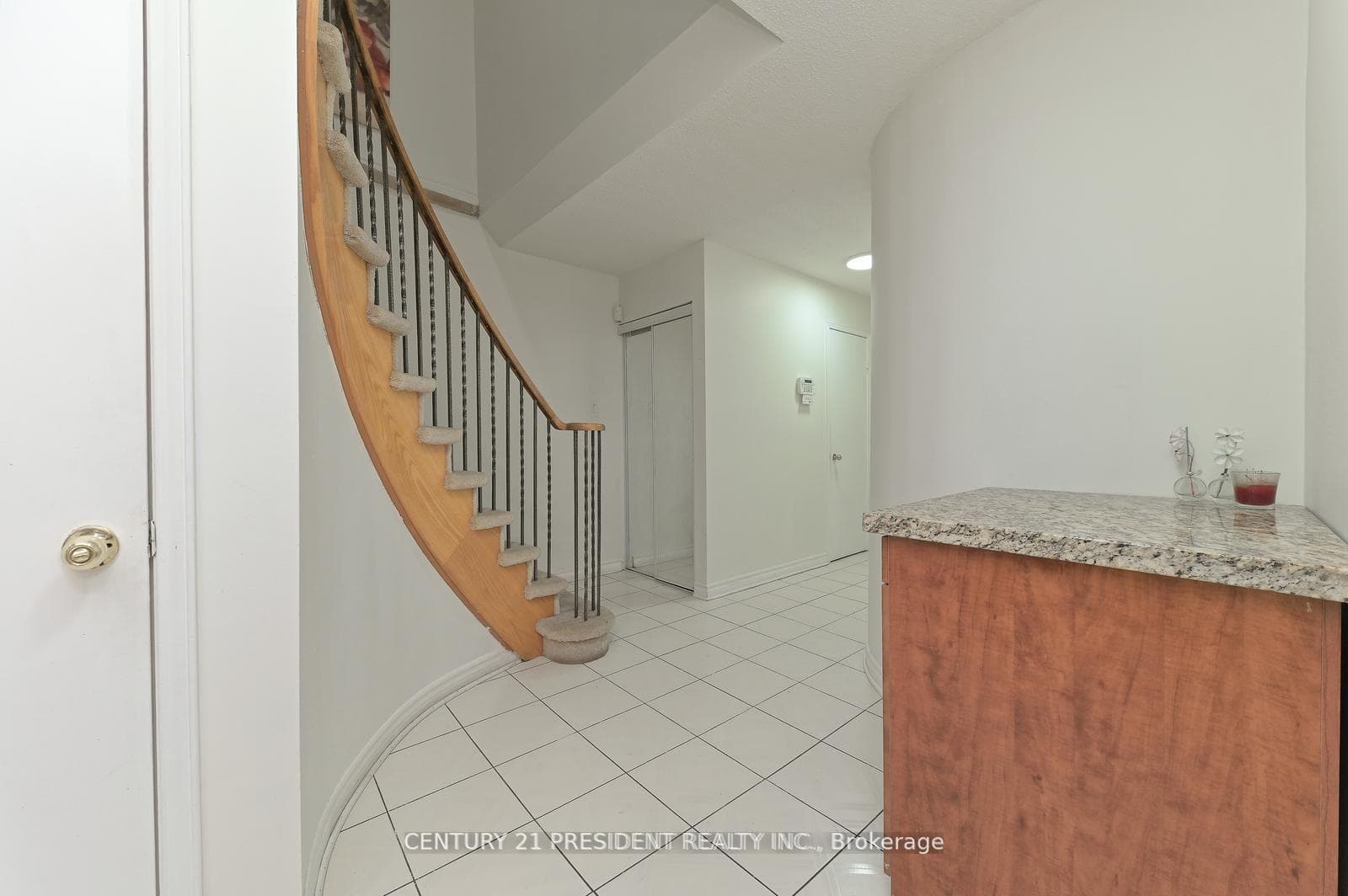 58 Bach Boulevard photo 6