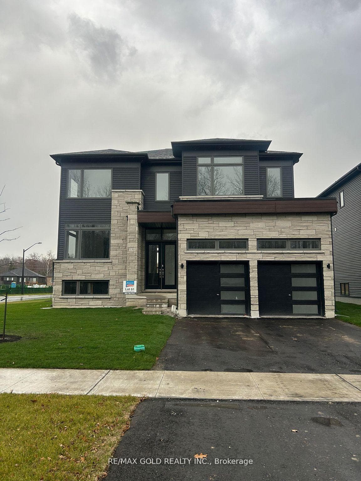 150 Mapleside Drive photo 1