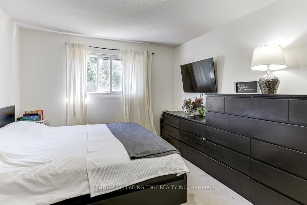 12 MARCUS Crescent photo 29