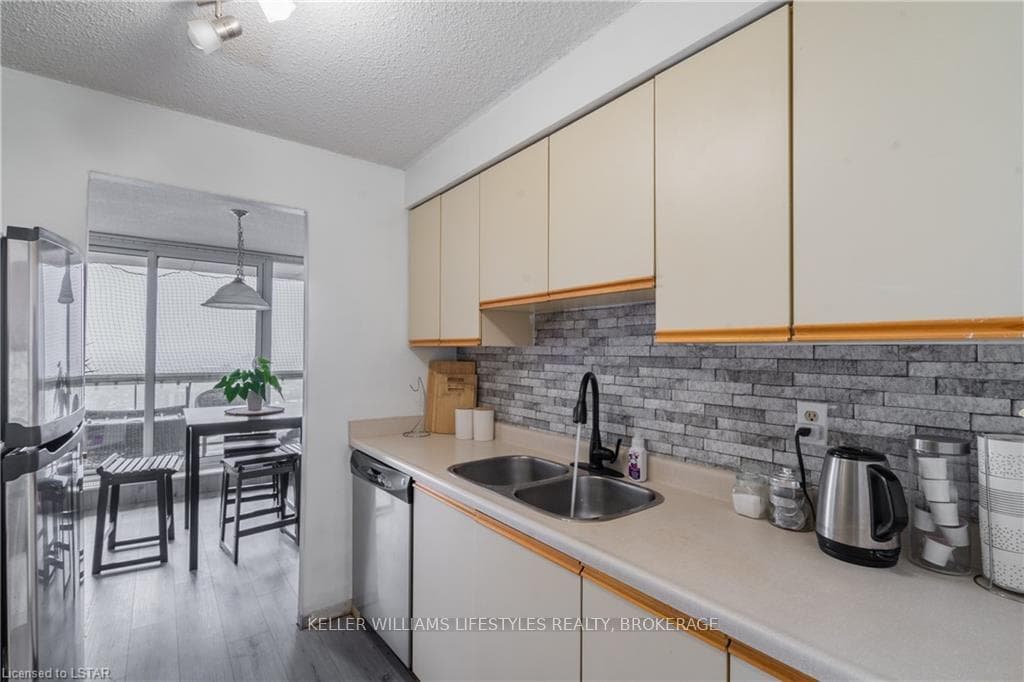 363 COLBORNE Street Unit 2305 photo 9
