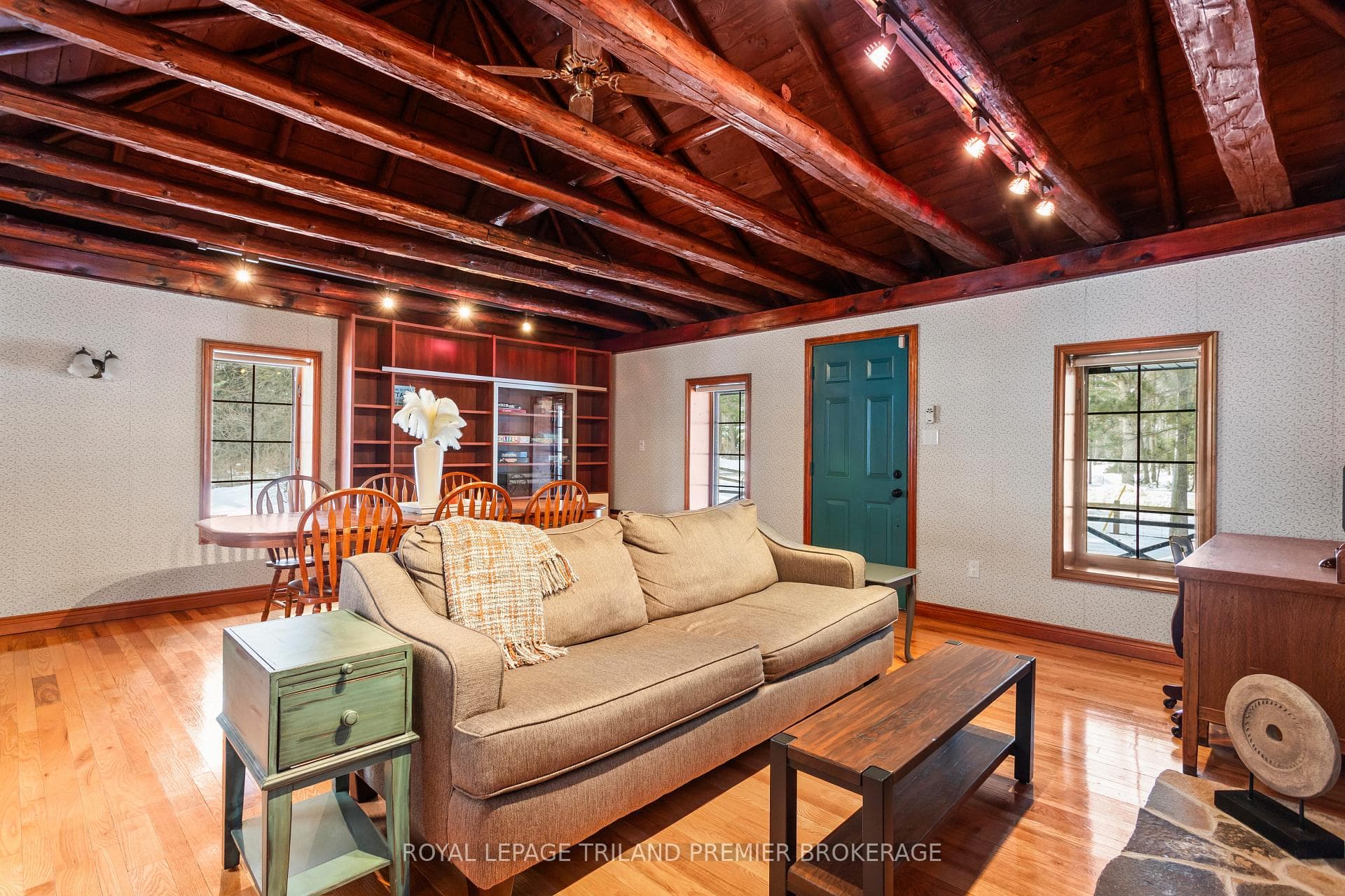 9936 ONTARIO Street photo 12
