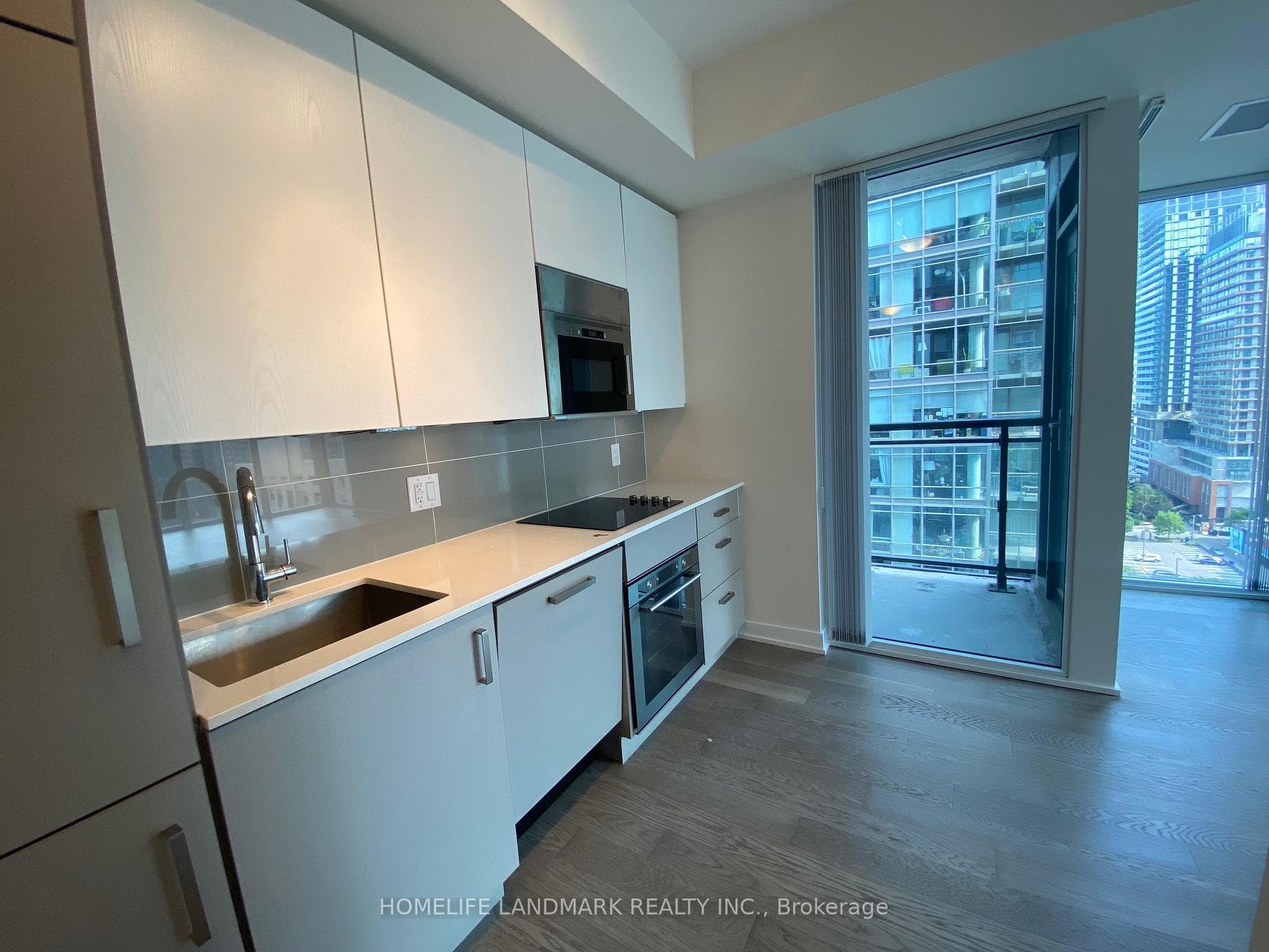 17 Dundonald Street Unit 1309 photo 3