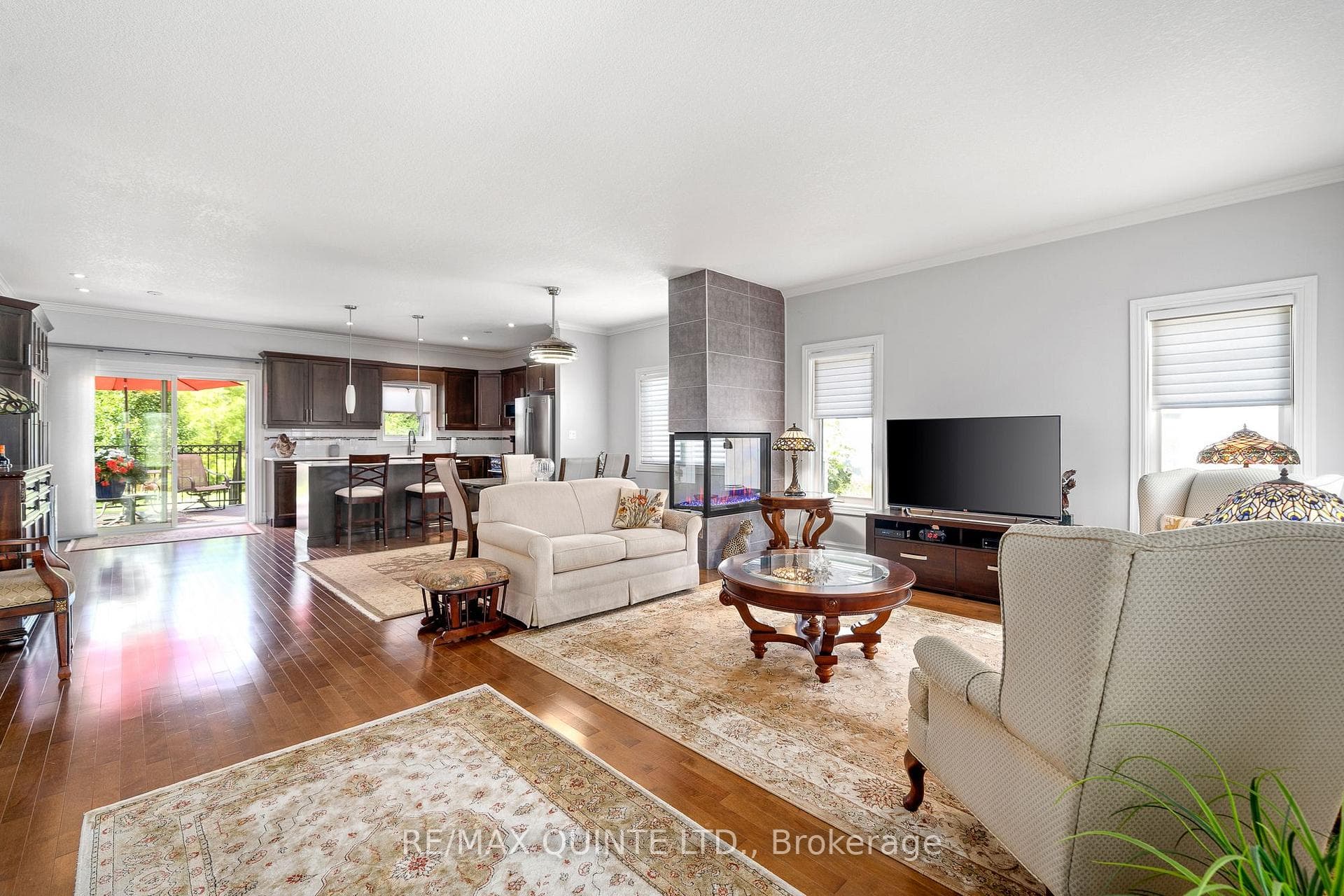 25 Jasper Avenue photo 6