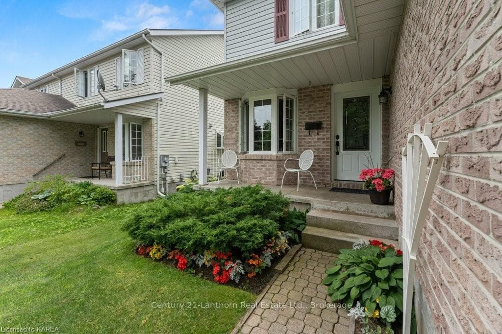 1079 ACADIA Drive photo 3