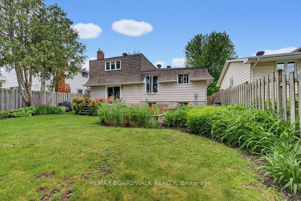 1703 Fieldstone Crescent photo 43