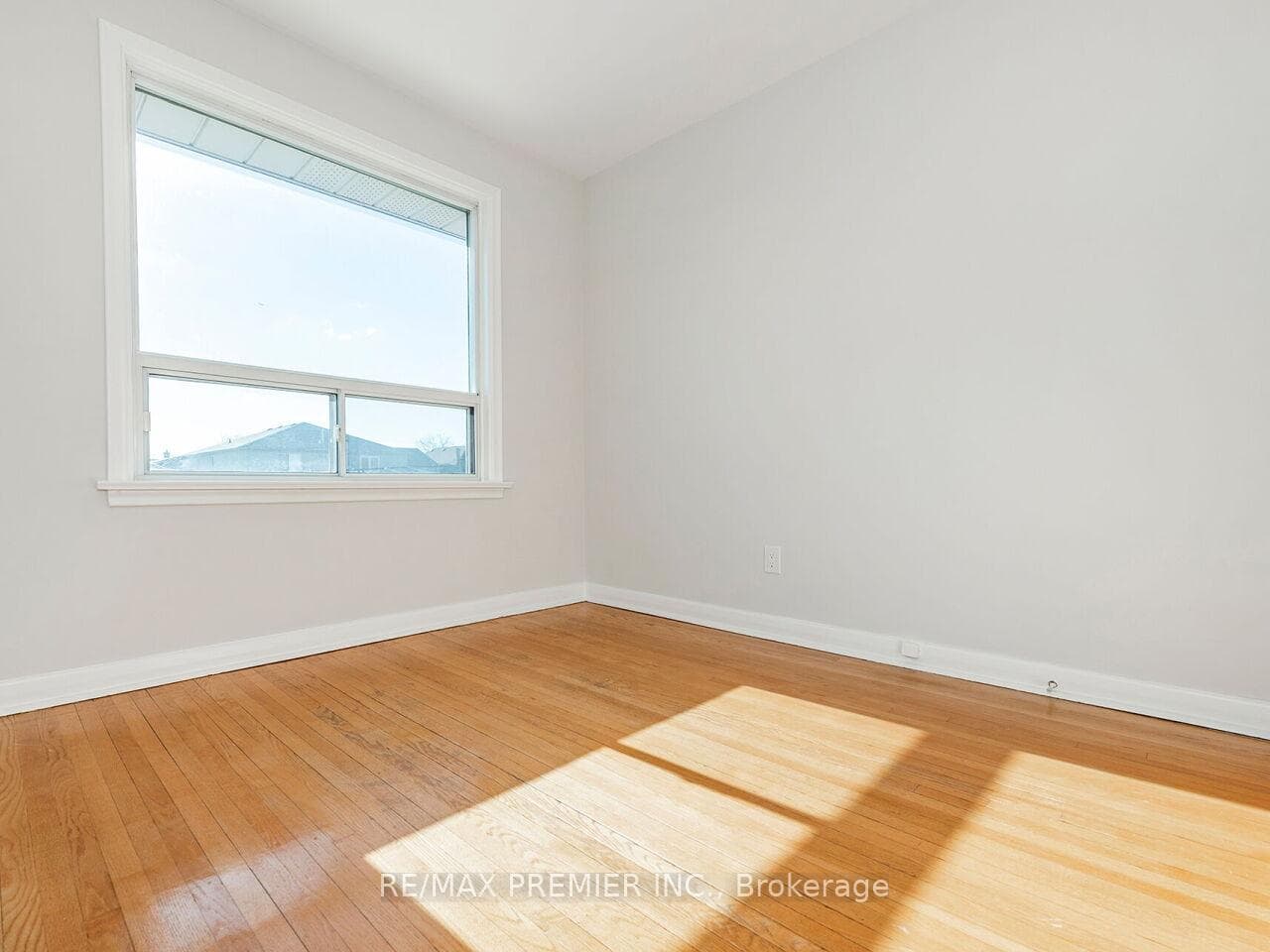 89 Cayuga Avenue photo 17