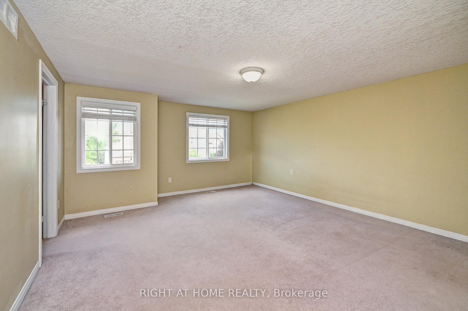 760 Paris Boulevard photo 20