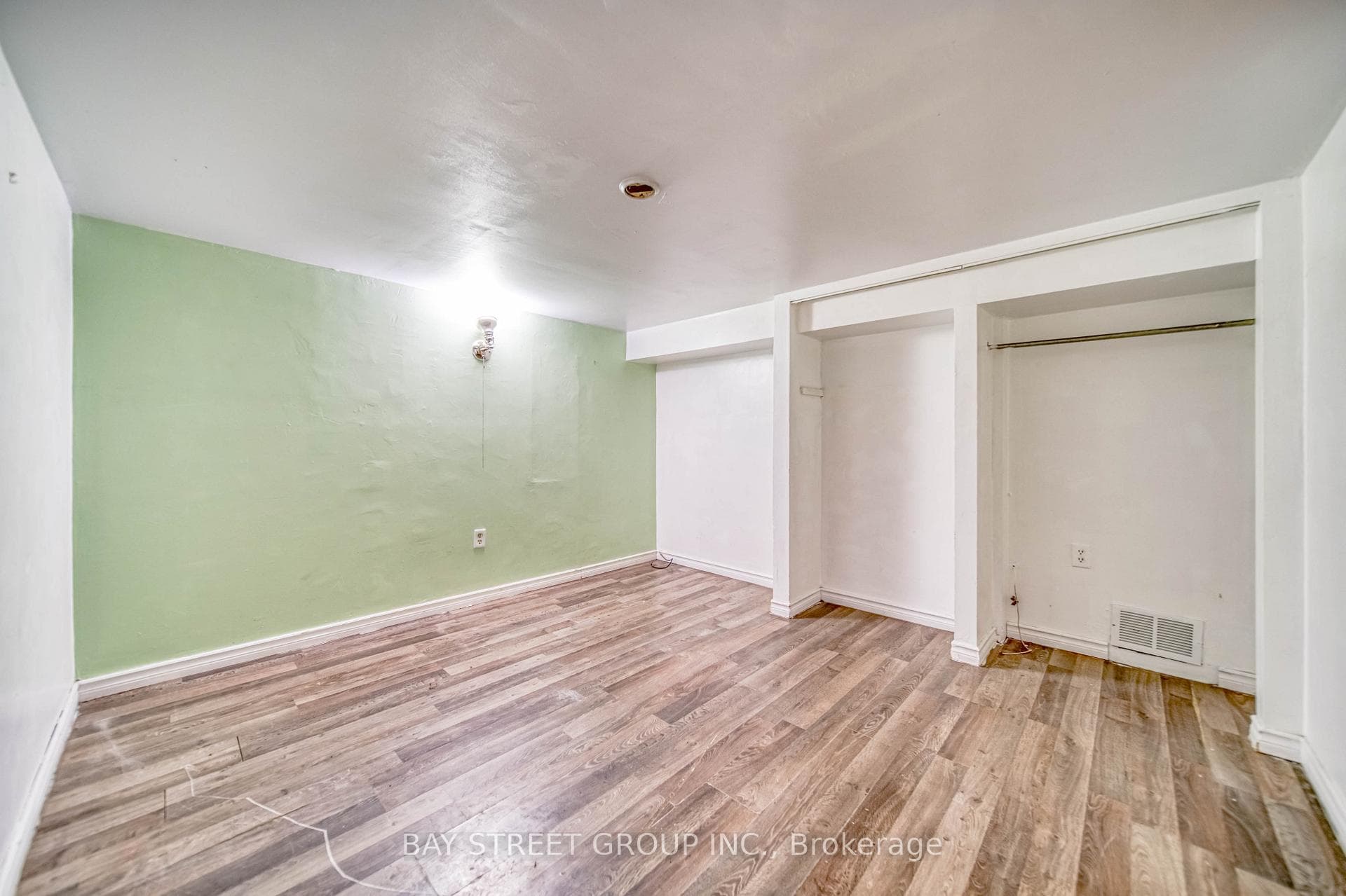 304 Albert Street photo 24