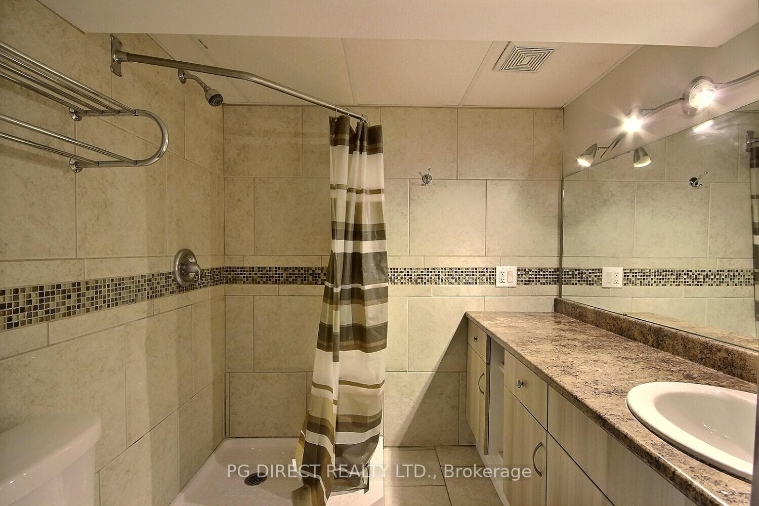 25 Dufferin Street photo 18