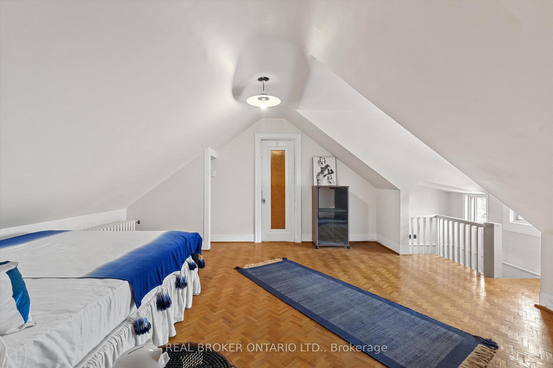 882 Coxwell Avenue photo 23