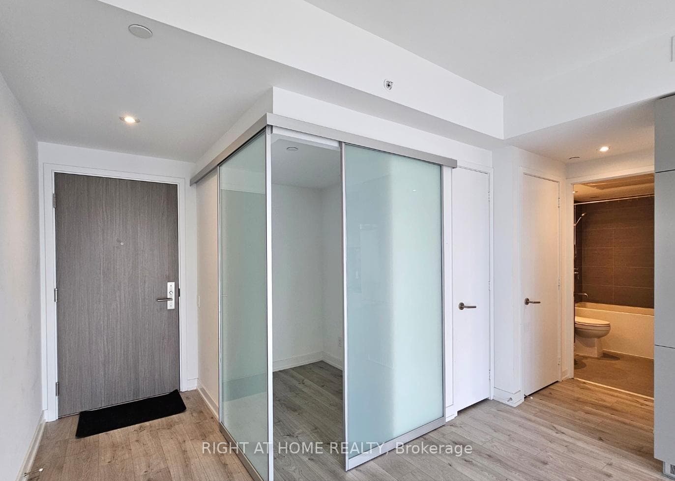 161 Roehampton Avenue Unit 1502 photo 3