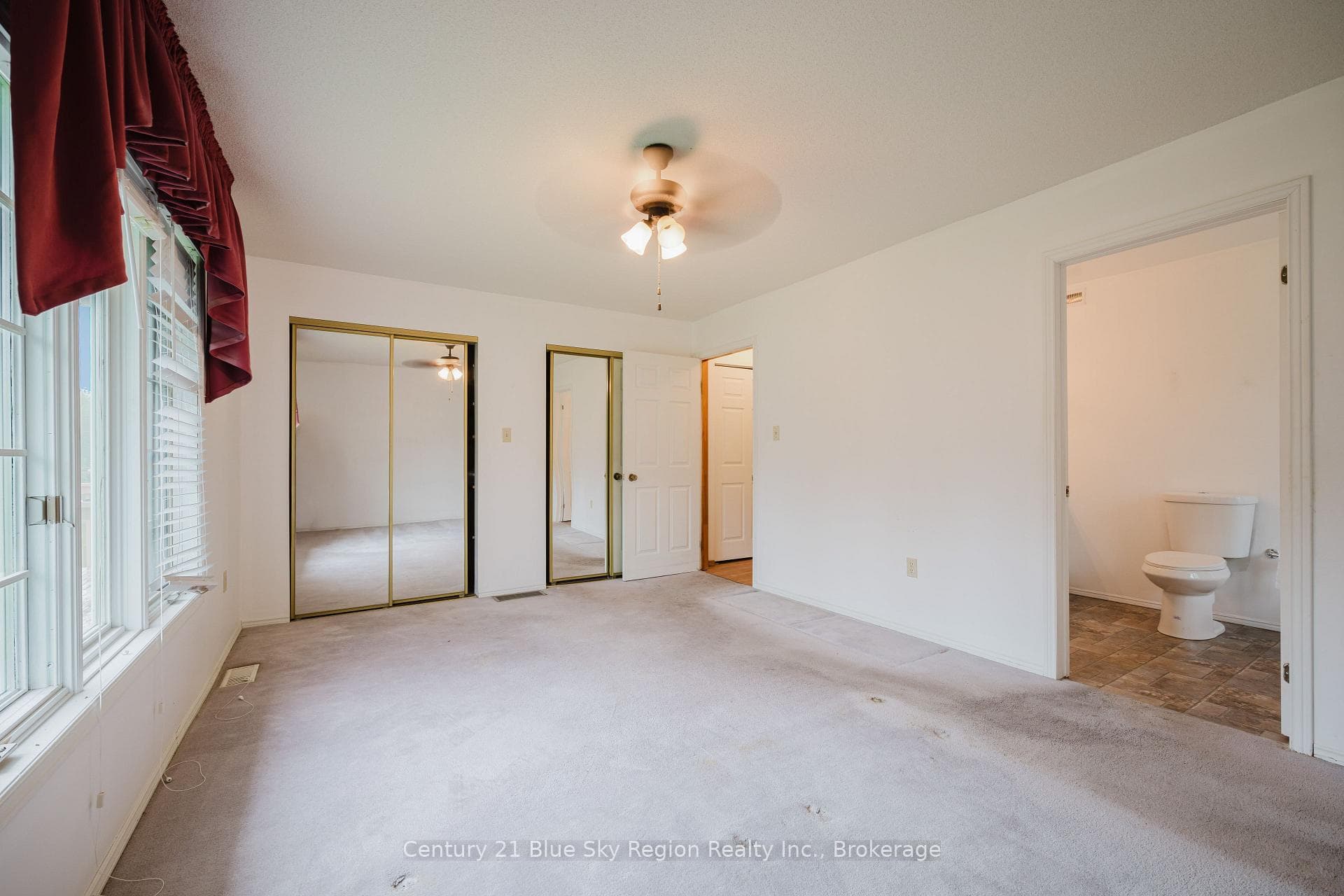 69 Waukegan Road photo 12