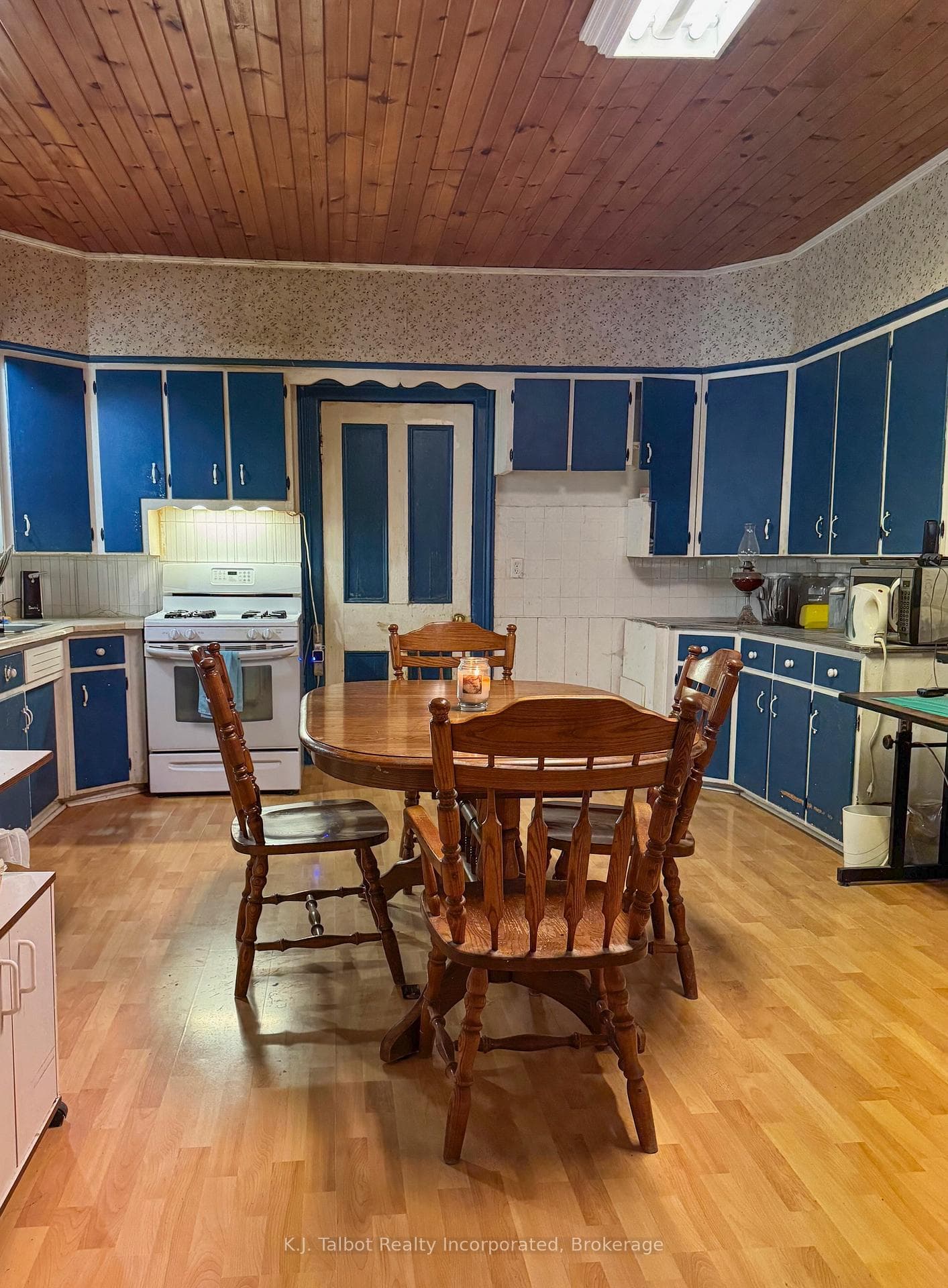 600 Fishleigh Street photo 4