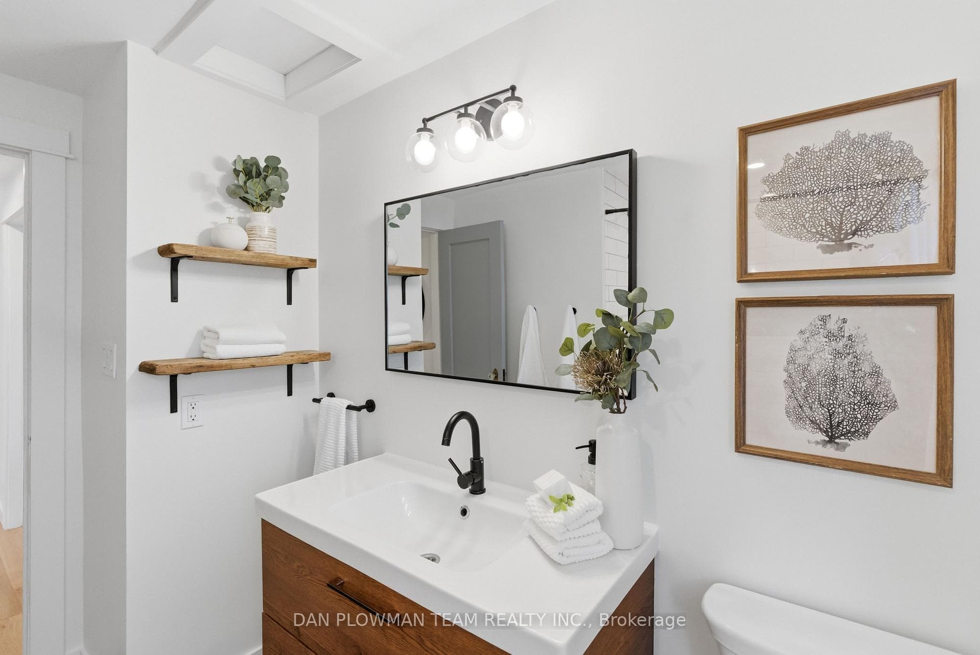 809 Mary Street photo 24