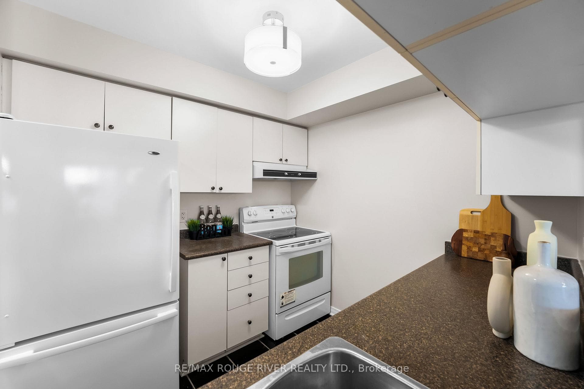1200 The Esplanade Road Unit 818 photo 15