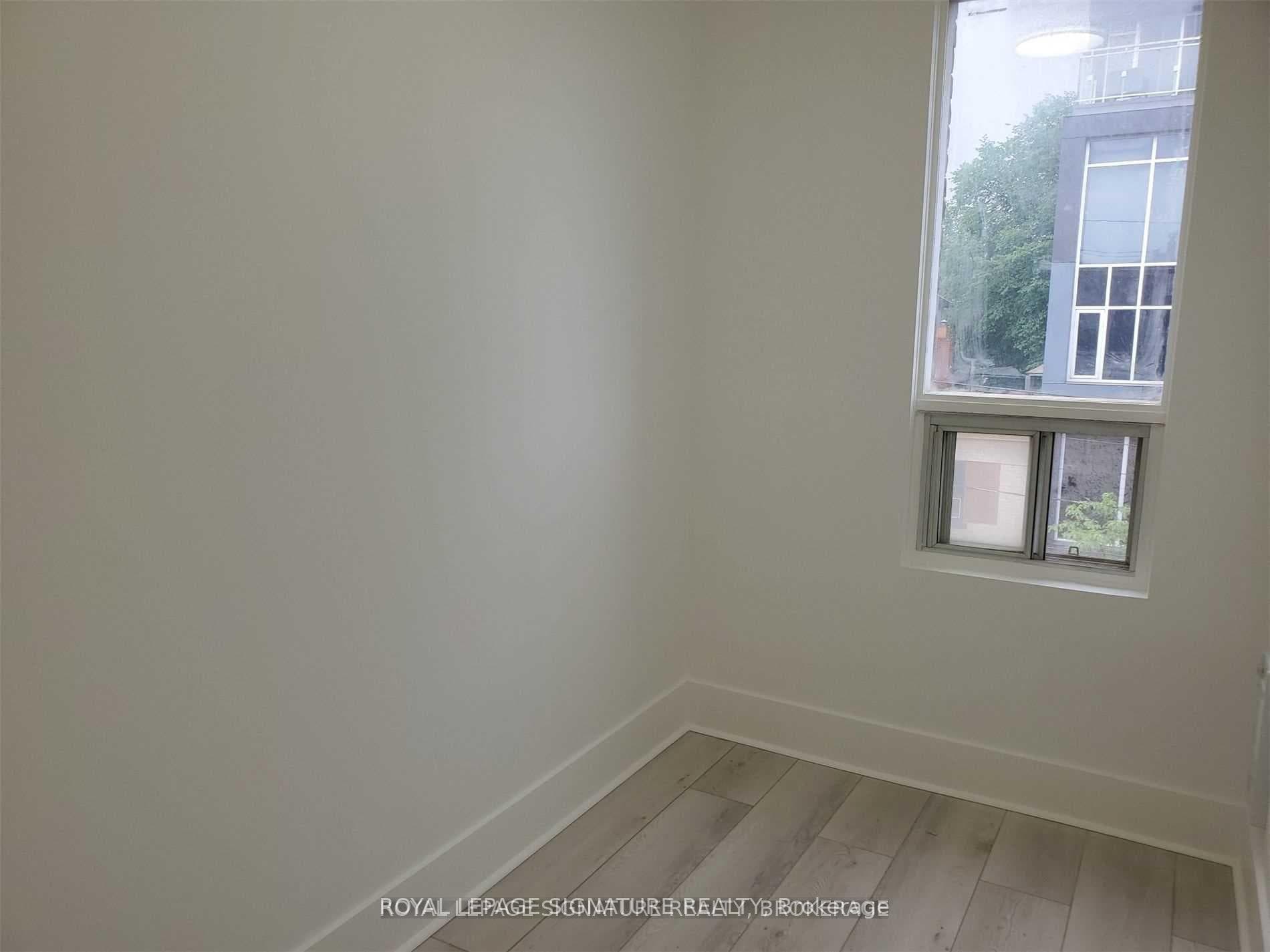 784 College Street photo 6