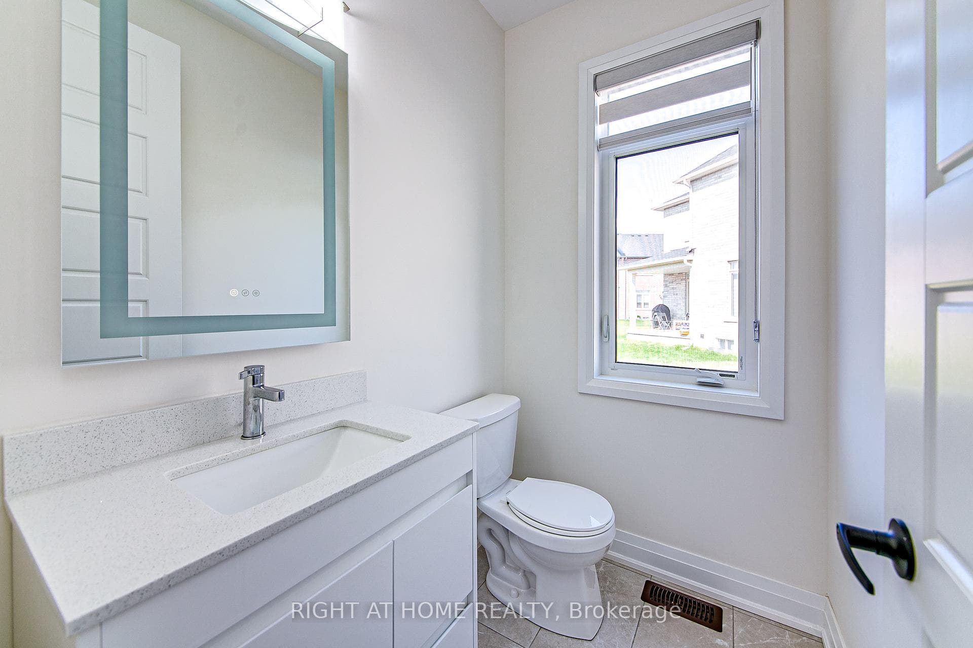 106 Ferragine Crescent photo 22