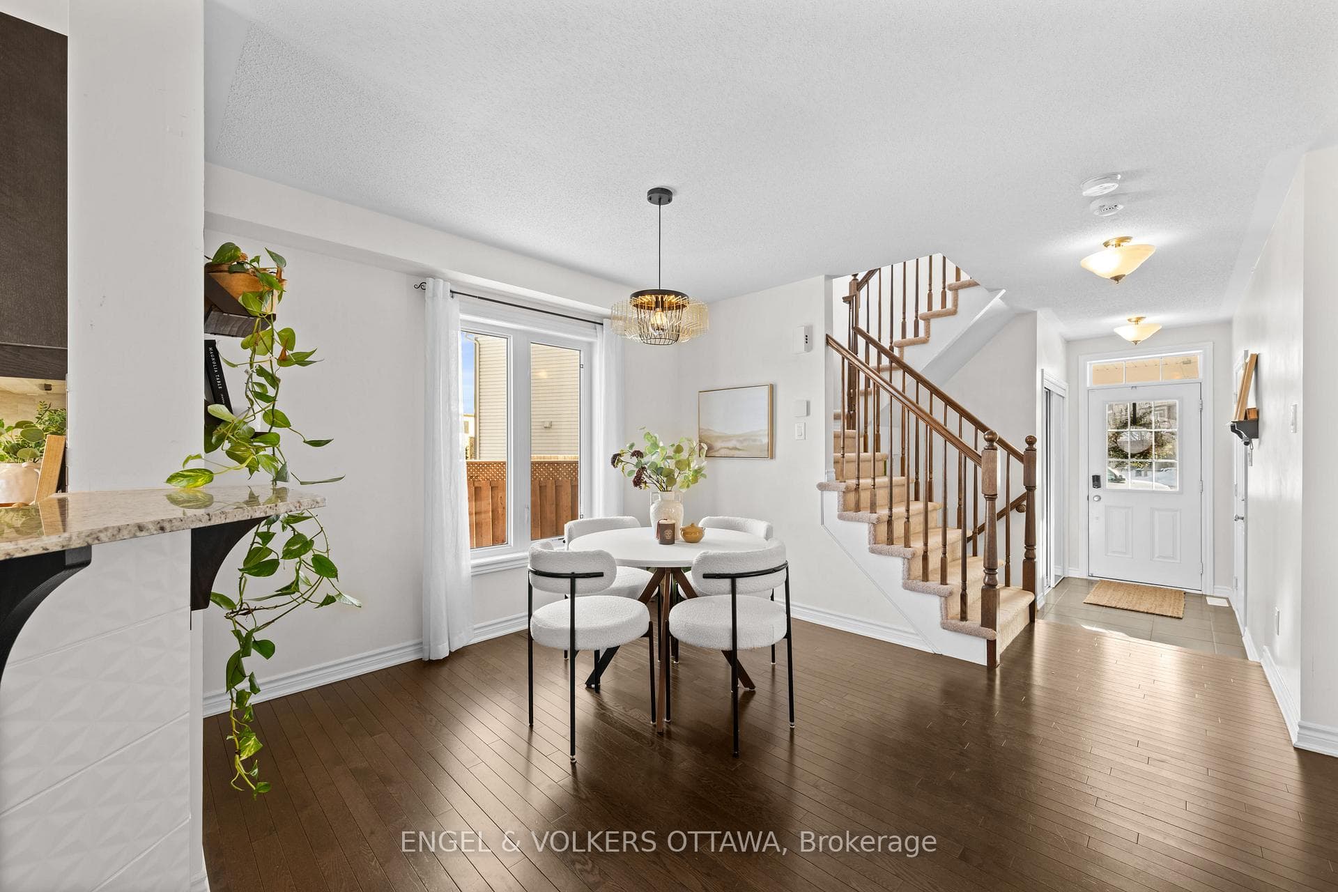 719 Maloja Way photo 4