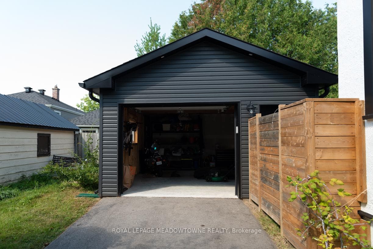 733 Arthur Street photo 35