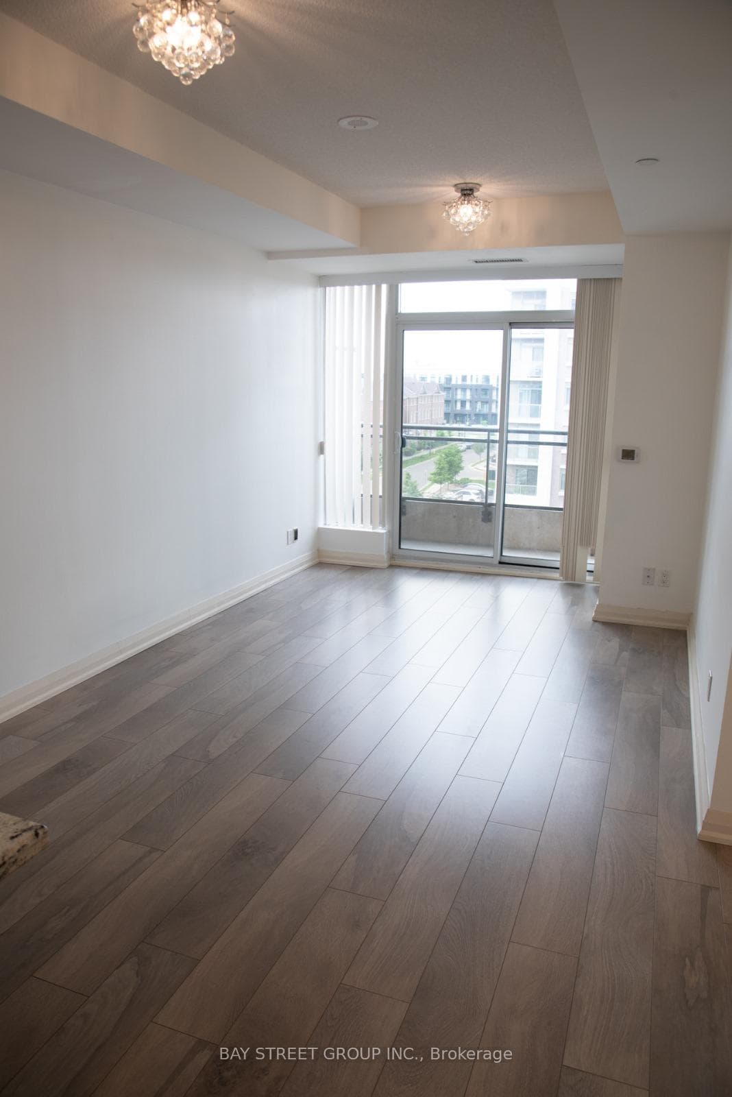 Living Room_Pic2