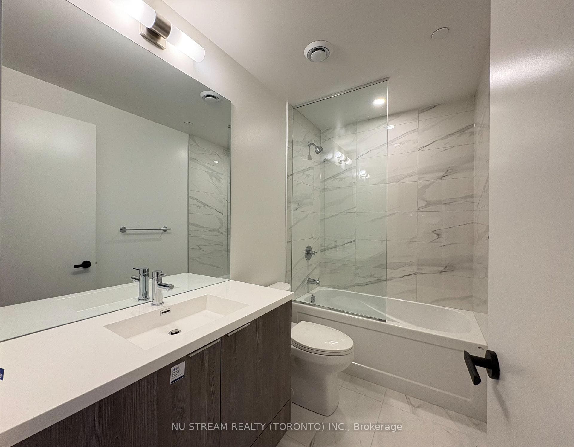 8 Interchange Way Unit 3110 photo 9