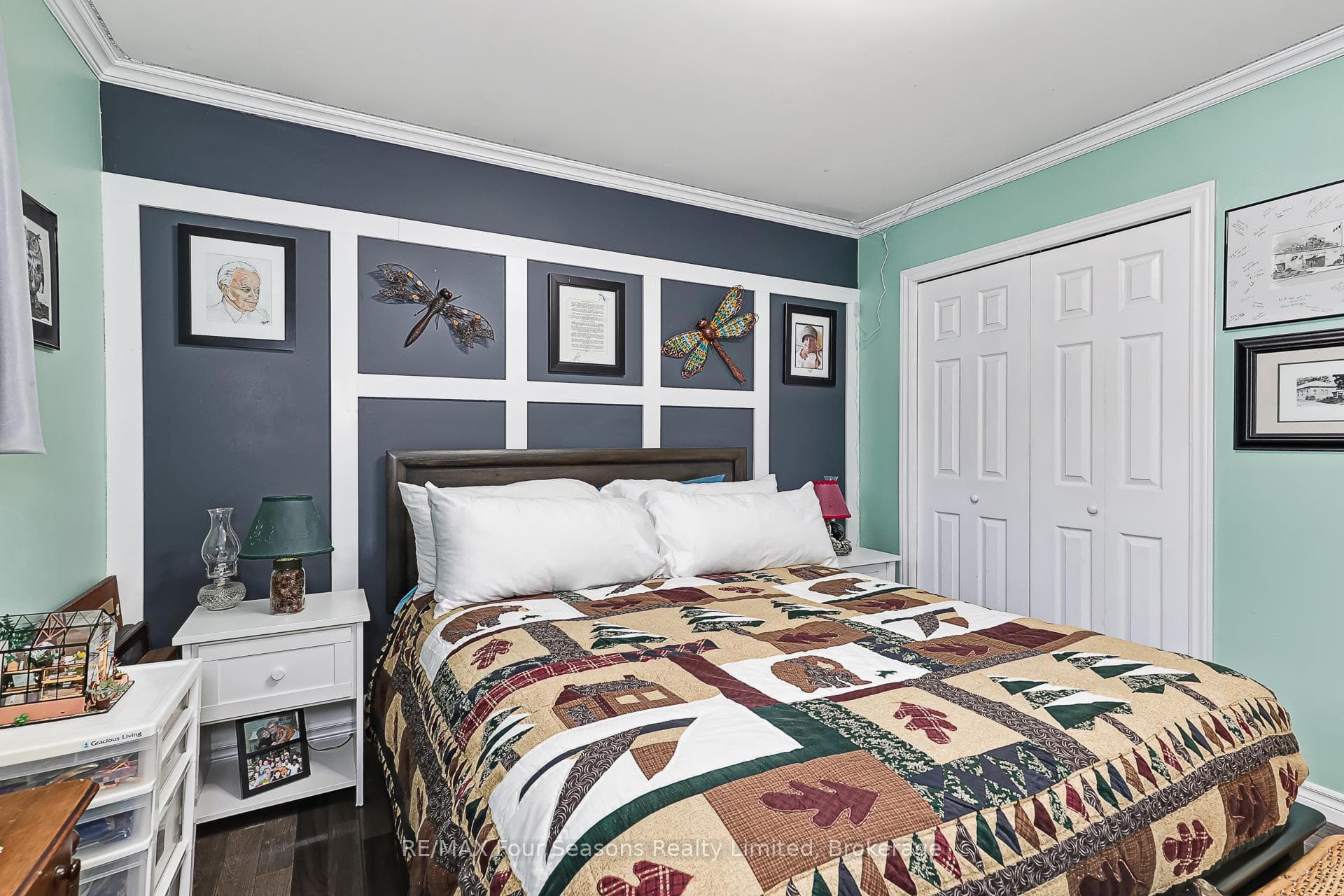 225 Christopher Street photo 27