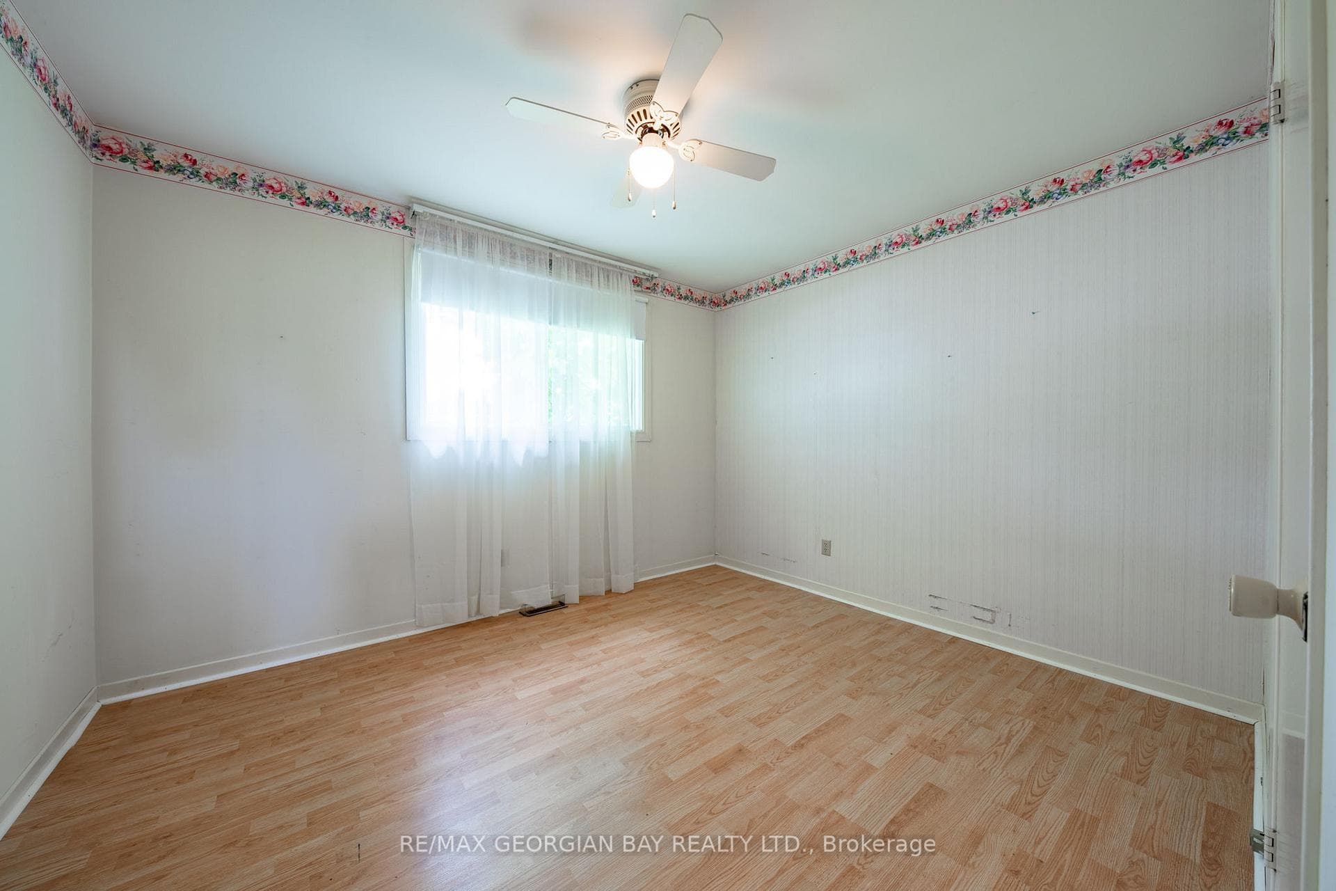 1004 Glen Bogie Crescent photo 18
